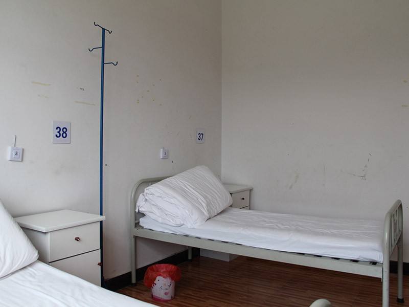 夜查（chá）房碰到患者（zhě）家屬亂睡病床怎麽（me）辦？