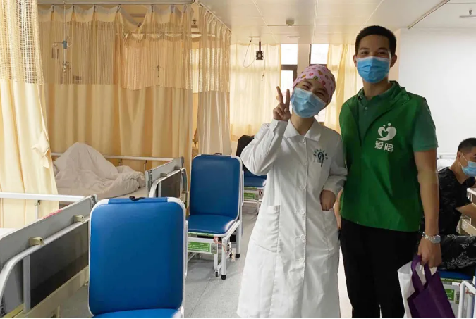 【愛陪共（gòng）享陪護床】眼裏（lǐ）有光 綠色陽（yáng）光