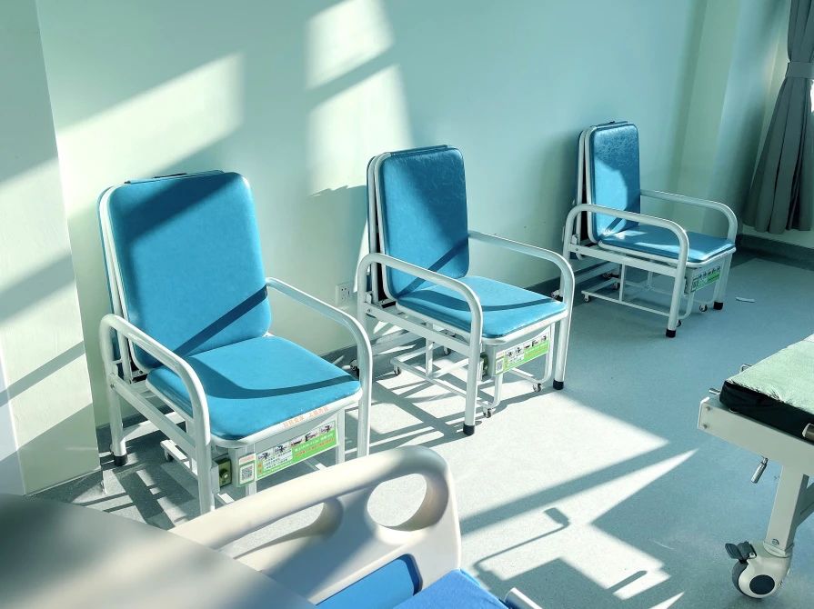 愛陪櫃（guì）椅式共享陪護床：創新設計（jì），智能便（biàn）捷滿（mǎn）足醫院陪護需求